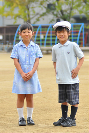 制服・カバン | 学校生活 | 四條畷学園小学校